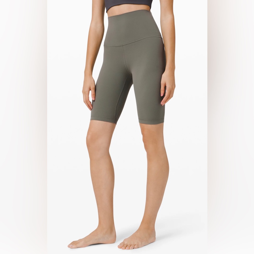 Align 10“ short - green sage - size 6